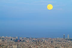 Barcelona linia horyzontu przy półmrokiem Obraz Royalty Free Barcelona linia horyzontu przy półmrokiem Obraz Royalty Free