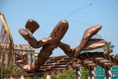 BARCELONA, SPAIN/EUROPE - 1º DE JUNHO: Escultura de madeira de uma lagosta imagens de stock BARCELONA, SPAIN/EUROPE - 1º DE JUNHO: Escultura de madeira de uma lagosta imagens de stock