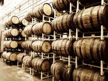 Barils de whiskey photographie stock libre de droits Barils de whiskey photographie stock libre de droits