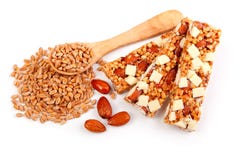 Barre della proteina con le noci immagine stock libera da diritti Barre della proteina con le noci immagine stock libera da diritti
