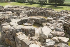 BARUMINI, Sardinige, Italië - Februari 23, 2019: De ruïnes van Su Nuraxi dichtbij Barumini in Sardinige royalty-vrije stock foto BARUMINI, Sardinige, Italië - Februari 23, 2019: De ruïnes van Su Nuraxi dichtbij Barumini in Sardinige royalty-vrije stock foto