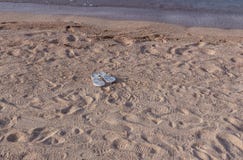 Bascules électroniques dans le sable sans propriétaire images libres de droits Bascules électroniques dans le sable sans propriétaire images libres de droits