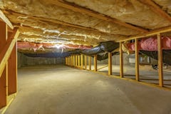 Free Basement Or Crawl Space With Upper Floor Insulation And Wooden Support Beams Royalty Free Stock Photos - 186909568