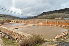Basen, staw, łuki I Ferris koła Robić W, Ashlar I Manposteria Salinas W Imon Z Swój Pięknym Brown kolorem Archite obrazy stock Basen, staw, łuki I Ferris koła Robić W, Ashlar I Manposteria Salinas W Imon Z Swój Pięknym Brown kolorem Archite obrazy stock