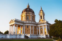 Basilikan av Superga på solnedgången Piedmont, Italien arkivbilder Basilikan av Superga på solnedgången Piedmont, Italien arkivbilder