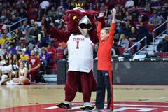 2015 basket-ball de NCAA - Temple-ECU photographie stock libre de droits 2015 basket-ball de NCAA - Temple-ECU photographie stock libre de droits