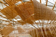 Basketwork som göras av bambu som används som garnering på taket arkivfoton Basketwork som göras av bambu som används som garnering på taket arkivfoton
