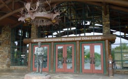 Bass Pro Shops, entrada de Springfield, Missouri imagens de stock Bass Pro Shops, entrada de Springfield, Missouri imagens de stock
