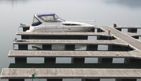 Bateau dans le dock Bateau dans le dock