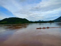 Bateau dans le Mekong, Thaïlande photographie stock libre de droits Bateau dans le Mekong, Thaïlande photographie stock libre de droits