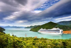 Bateau de croisière de luxe photographie stock libre de droits Bateau de croisière de luxe photographie stock libre de droits