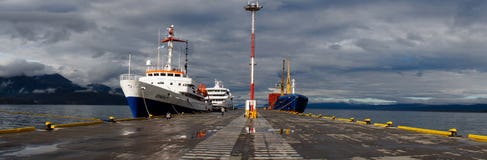 Bateau de croisière de système mv Ushuaia prêt à croiser le passage de canard en Antarctique images stock Bateau de croisière de système mv Ushuaia prêt à croiser le passage de canard en Antarctique images stock