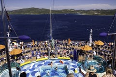 Bateau de croisière - vues de paquet et d'île de regroupement Images libres de droits Bateau de croisière - vues de paquet et d'île de regroupement Images libres de droits
