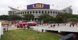 BATON ROUGE, LUISIANA - 2014: LSU Tiger Stadium durante la partita di football americano immagini stock BATON ROUGE, LUISIANA - 2014: LSU Tiger Stadium durante la partita di football americano immagini stock