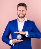 Bauen Sie Ihre Selbstdisziplin auf Steuerung und Disziplin Manngeschäftsgesellschaftsanzug-Griffwecker Mangel an Selbstdisziplin stockfoto Bauen Sie Ihre Selbstdisziplin auf Steuerung und Disziplin Manngeschäftsgesellschaftsanzug-Griffwecker Mangel an Selbstdisziplin stockfoto