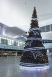 Baum des neuen Jahres im Flughafen von Breslau lizenzfreie stockfotos Baum des neuen Jahres im Flughafen von Breslau lizenzfreie stockfotos