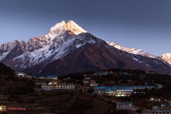 Bazar de Namche, viaje de Everest, Himalaya, Nepal Imagen de archivo libre de regalías Bazar de Namche, viaje de Everest, Himalaya, Nepal Imagen de archivo libre de regalías