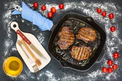 Bbq, σχάρα, μπριζόλες, σχάρα, πικ-νίκ, ψημένο στη σχάρα κρέας, υπαίθριο γεύμα στοκ εικόνες με δικαίωμα ελεύθερης χρήσης Bbq, σχάρα, μπριζόλες, σχάρα, πικ-νίκ, ψημένο στη σχάρα κρέας, υπαίθριο γεύμα στοκ εικόνες με δικαίωμα ελεύθερης χρήσης