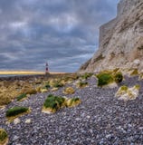 Beachy επικεφαλής φως από την παραλία σε ένα ηλιοβασίλεμα βραδιού φθινοπώρου με την επεξεργασία HDR, ανατολικό Σάσσεξ, UK στοκ εικόνα Beachy επικεφαλής φως από την παραλία σε ένα ηλιοβασίλεμα βραδιού φθινοπώρου με την επεξεργασία HDR, ανατολικό Σάσσεξ, UK στοκ εικόνα