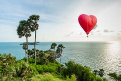 Beau ballon rouge sous forme de coeur photo stock Beau ballon rouge sous forme de coeur photo stock