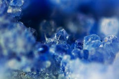 Beau fond d'hiver de beau des cristaux bleus Macr photographie stock libre de droits Beau fond d'hiver de beau des cristaux bleus Macr photographie stock libre de droits