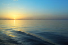 Beau lever de soleil sous l'eau. images stock Beau lever de soleil sous l'eau. images stock