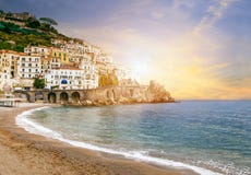Beau paysage des sud de la mer Méditerranée de côte d'Amalfi ital photos stock Beau paysage des sud de la mer Méditerranée de côte d'Amalfi ital photos stock