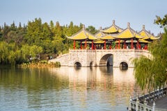 Beau pont de pavillon de Yangzhou cinq image libre de droits Beau pont de pavillon de Yangzhou cinq image libre de droits