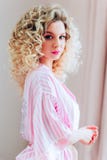 Beau portrait avec le maquillage professionnel pour une partie de c?libataire Blonde de fille avec les cheveux boucl?s photo libre de droits Beau portrait avec le maquillage professionnel pour une partie de c?libataire Blonde de fille avec les cheveux boucl?s photo libre de droits