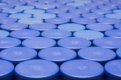 Beaucoup de capsules en plastique bleues, plan rapproché photos libres de droits Beaucoup de capsules en plastique bleues, plan rapproché photos libres de droits