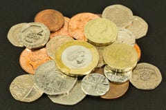Beaucoup de pièces de monnaie de livre britannique brillantes photographie stock Beaucoup de pièces de monnaie de livre britannique brillantes photographie stock