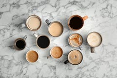 Beaucoup de tasses de café chaud aromatique différent images libres de droits Beaucoup de tasses de café chaud aromatique différent images libres de droits