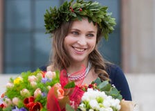 https://thumbs.dreamstime.com/t/beautiful-girl-flowers-graduated-smile-89204614.jpg