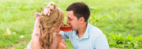 https://thumbs.dreamstime.com/t/beautiful-girlfriend-feeding-her-handsome-lover-boyfriend-delicious-donut-picnic-nature-94094168.jpg