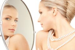 Beautiful Woman With Pearl Beads And Mirror Royalty Free Stock Images Beautiful Woman With Pearl Beads And Mirror Royalty Free Stock Images