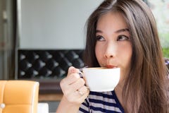 https://thumbs.dreamstime.com/t/beautiful-woman-woman-drinking-cappuccino-coffee-asian-42051803.jpg