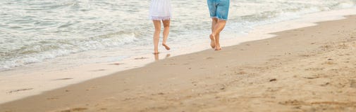 Beautiful young couple spend a day off on the beach royalty free stock photos Beautiful young couple spend a day off on the beach royalty free stock photos
