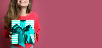 Beautiful young woman hold pastel green color Christmas presents gift box for new year or birthday royalty free stock images Beautiful young woman hold pastel green color Christmas presents gift box for new year or birthday royalty free stock images