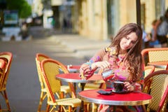 https://thumbs.dreamstime.com/t/beautiful-young-woman-paris-cafe-drinking-hot-chocolate-outdoor-nice-sunny-day-54565501.jpg