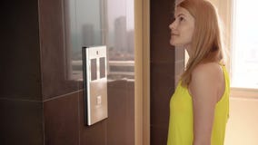 https://thumbs.dreamstime.com/t/beautiful-young-woman-yellow-dress-waiting-elevator-pushing-button-calling-up-lift-92126268.jpg