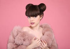 Beauty makeup. Fashion teen girl model in fur coat. Brunette wit royalty free stock photos Beauty makeup. Fashion teen girl model in fur coat. Brunette wit royalty free stock photos