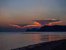 Beaux, multicolores nuages au coucher du soleil photo stock Beaux, multicolores nuages au coucher du soleil photo stock