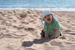 Resultado de imagem para bebe menino na praia
