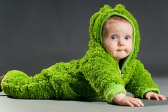 Bebê em um equipamento da râ Foto de Stock Royalty Free Bebê em um equipamento da râ Foto de Stock Royalty Free