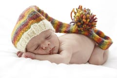 Bebê recém-nascido de sono foto de stock royalty free Bebê recém-nascido de sono foto de stock royalty free