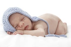 Bebê recém-nascido de sono imagem de stock royalty free Bebê recém-nascido de sono imagem de stock royalty free