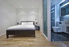 Bedroom With En-suite Bathroom Royalty Free Stock Photos Bedroom With En-suite Bathroom Royalty Free Stock Photos