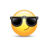 Beeldverhaal die emoticon zwarte zonnebril dragen Gelukkige leuke vectoremoji royalty-vrije illustratie Beeldverhaal die emoticon zwarte zonnebril dragen Gelukkige leuke vectoremoji royalty-vrije illustratie