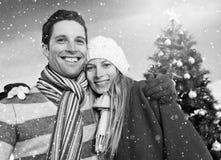 Begrepp för vinter för lycka för parjulgranprydnader royaltyfria foton Begrepp för vinter för lycka för parjulgranprydnader royaltyfria foton