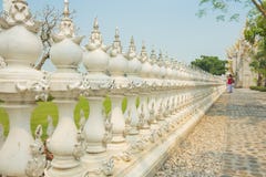 Begreppsmässiga skulpturgarneringar för vägg i den Rongkhun templet Chiangrai, Thailand fotografering för bildbyråer Begreppsmässiga skulpturgarneringar för vägg i den Rongkhun templet Chiangrai, Thailand fotografering för bildbyråer